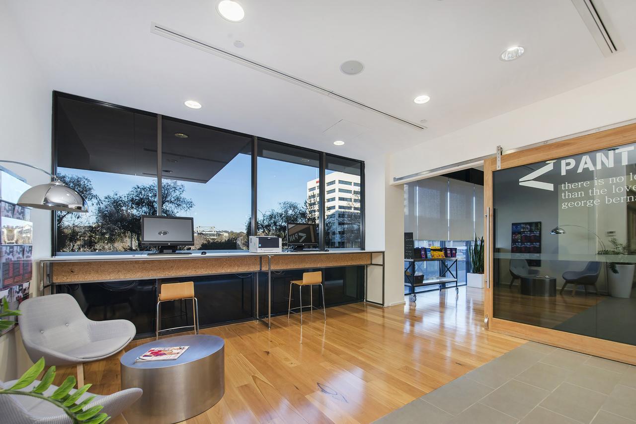 Aparthotel Abode Woden à Canberra Extérieur photo