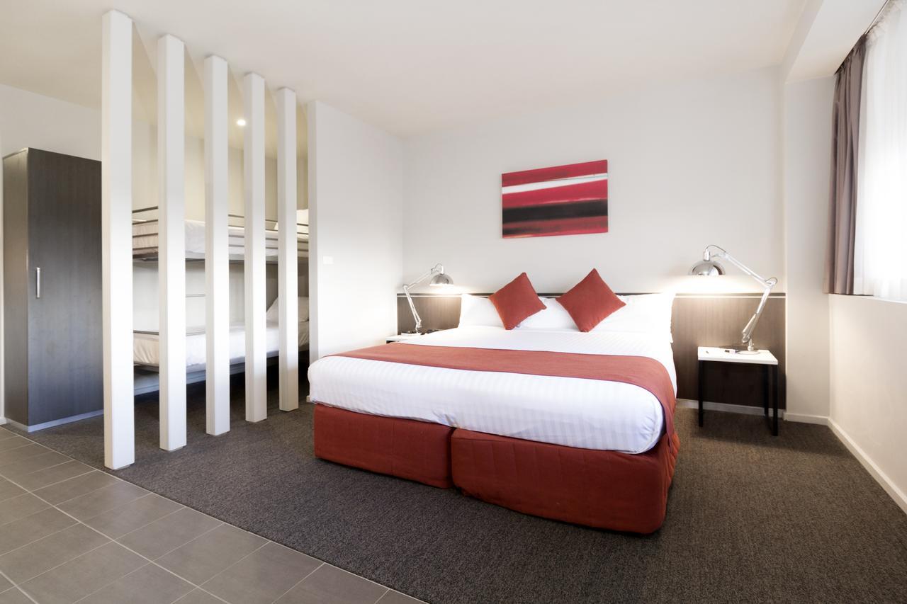 Aparthotel Abode Woden à Canberra Extérieur photo