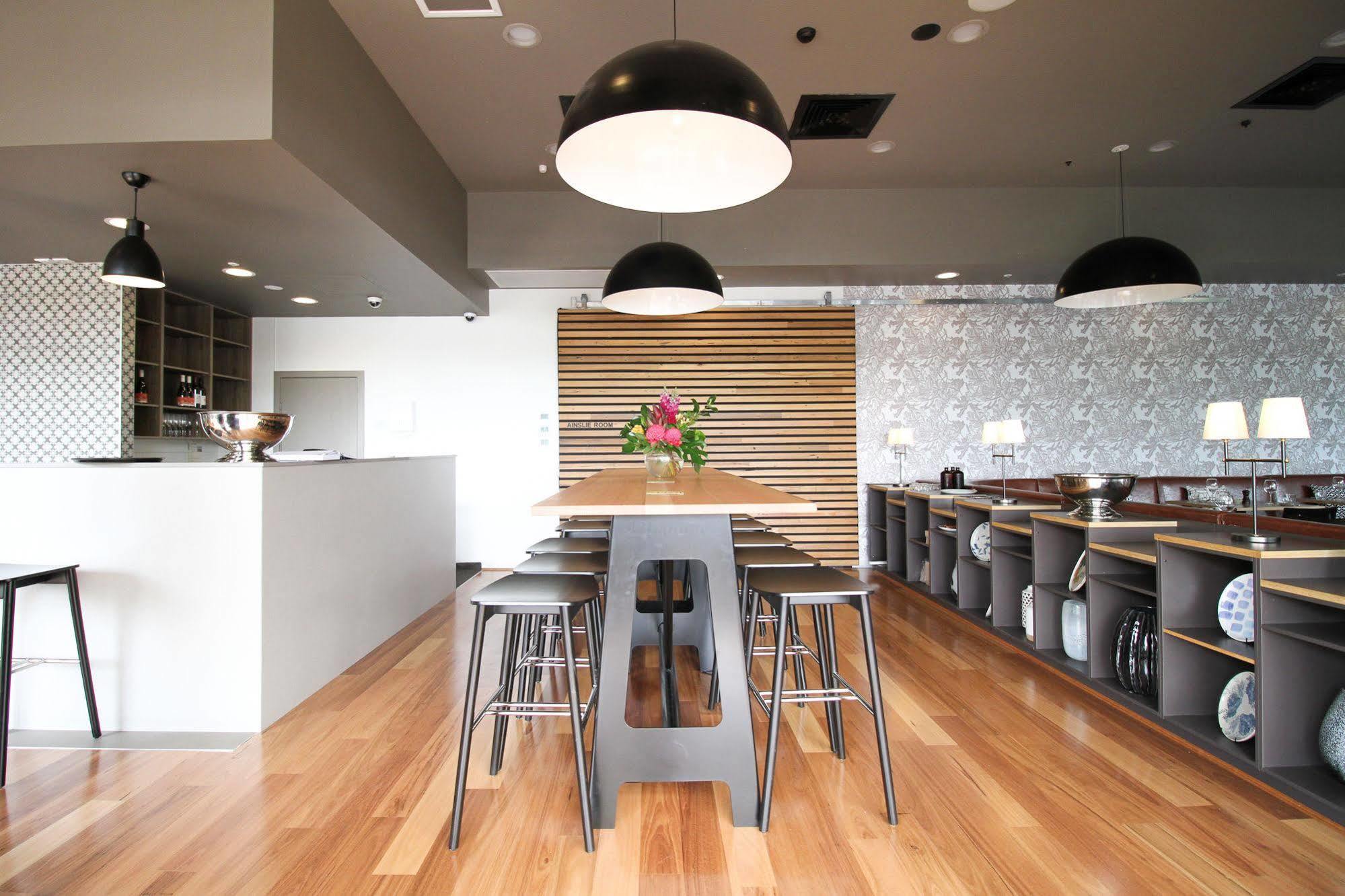Aparthotel Abode Woden à Canberra Extérieur photo