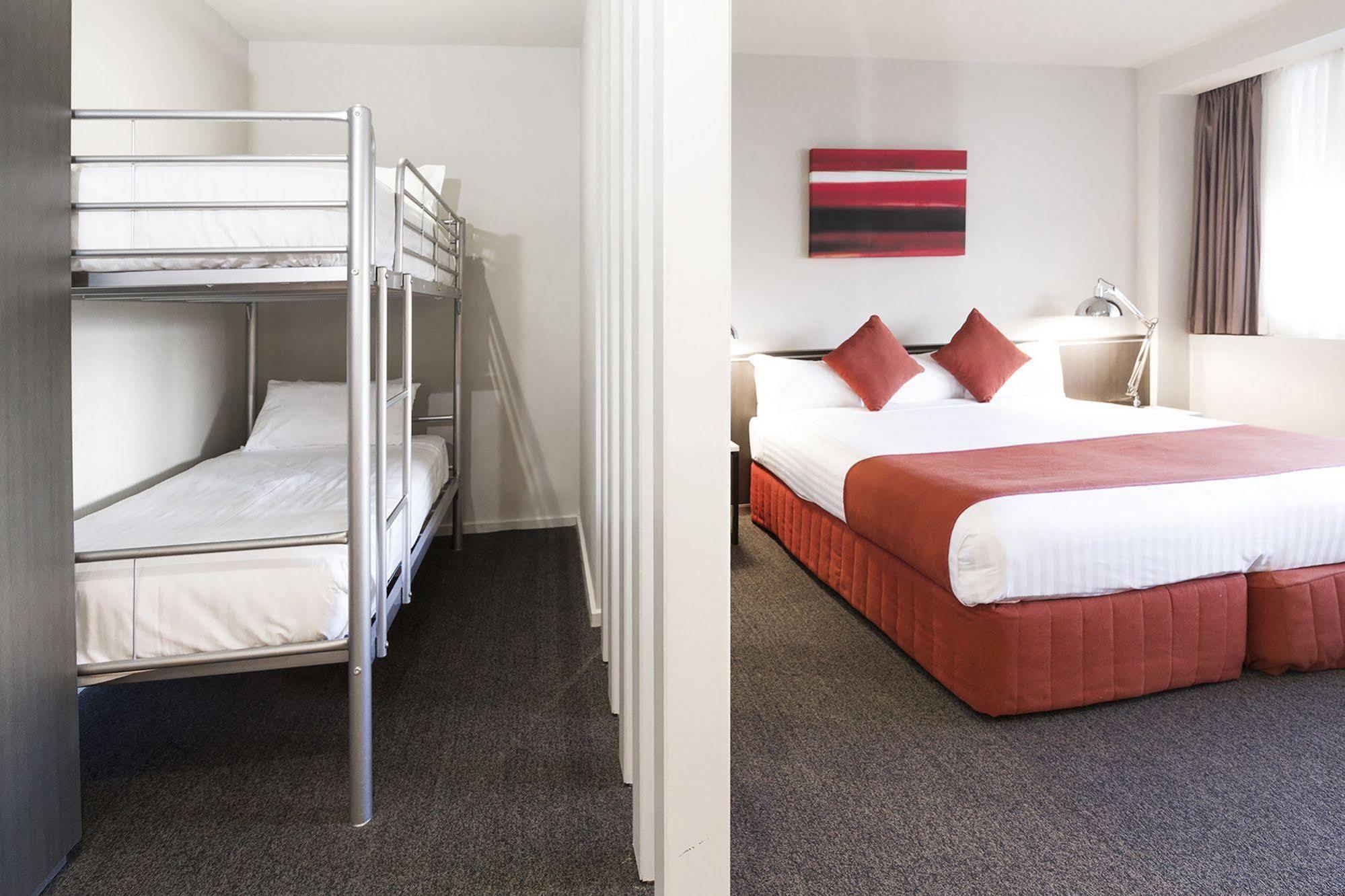Aparthotel Abode Woden à Canberra Extérieur photo
