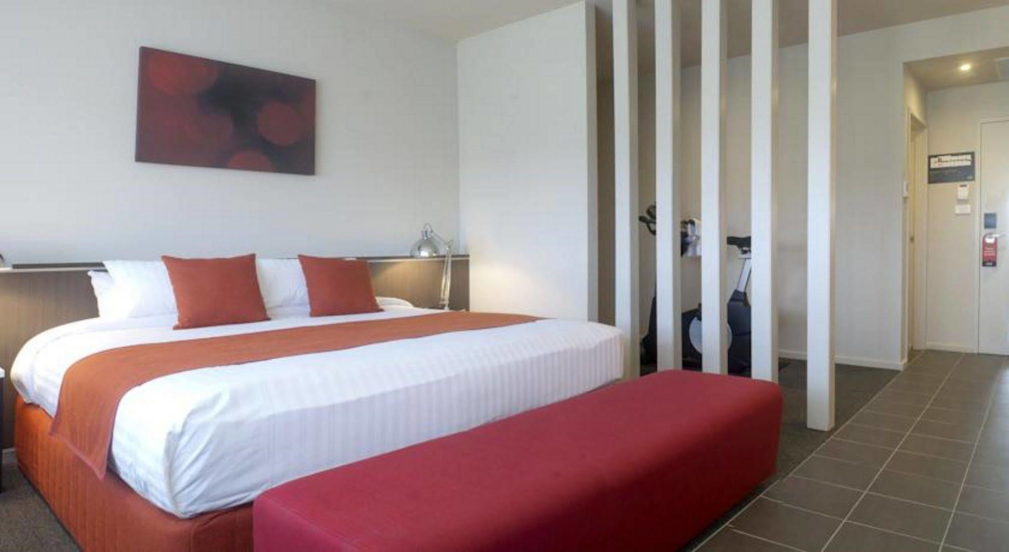 Aparthotel Abode Woden à Canberra Extérieur photo