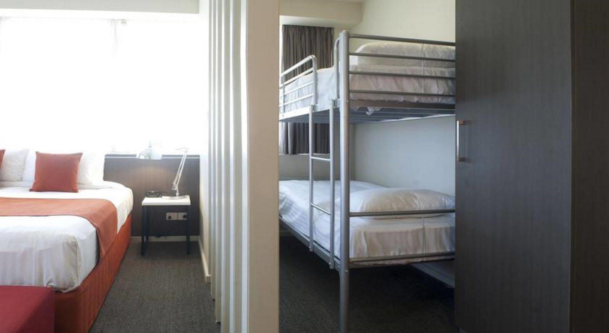 Aparthotel Abode Woden à Canberra Extérieur photo